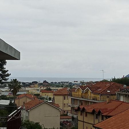 Gisella, Bilocale Con Balcone,No Ascensore Ceriale Exterior photo